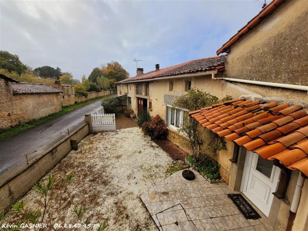 MONTJEAN (16240) : Maison de campagne 126m2 avec garage et atelier d'artisans