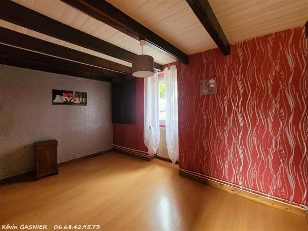 MONTJEAN (16240) : Maison de campagne 126m2 avec garage et atelier d'artisans