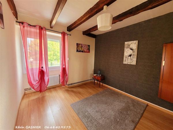 MONTJEAN (16240) : Maison de campagne 126m2 avec garage et atelier d'artisans