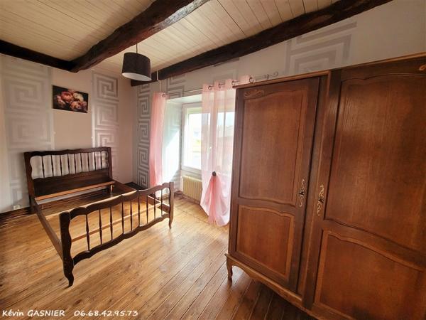MONTJEAN (16240) : Maison de campagne 126m2 avec garage et atelier d'artisans