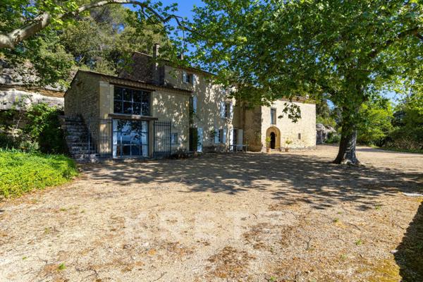 Authentique Ferme Provençale en pierre — Vue panoramique d’exception sur le Mont Ventoux