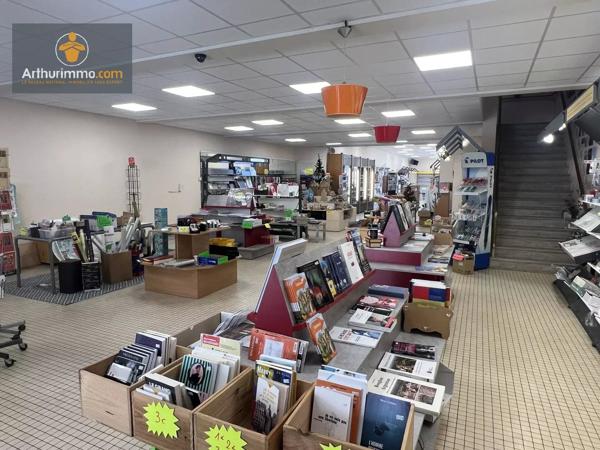 Vente                                                      Local commercial
                        
                     3 pièces                      450 m2                     à Marmande