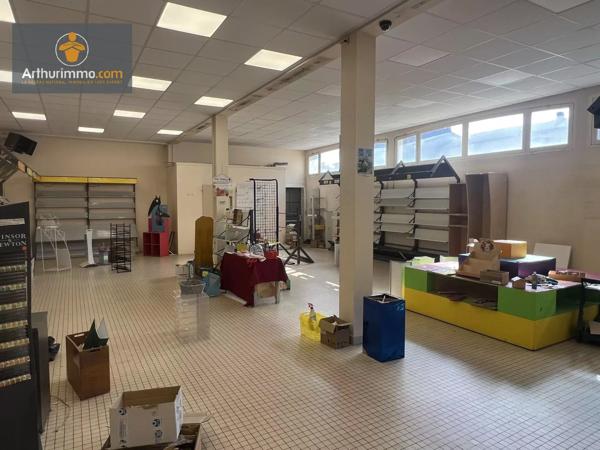 Vente                                                      Local commercial
                        
                     3 pièces                      450 m2                     à Marmande