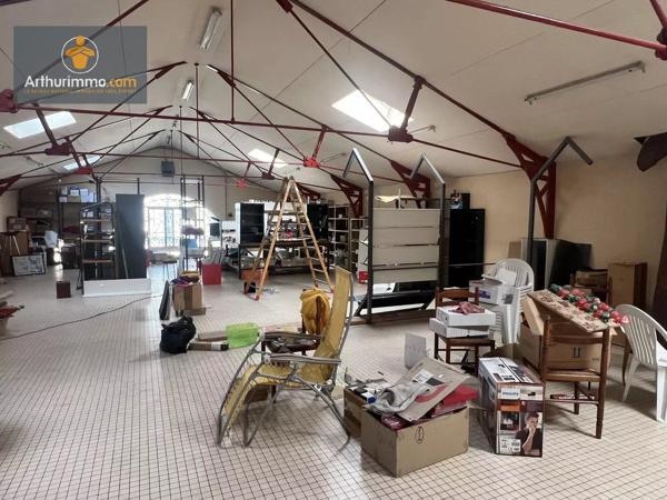Vente                                                      Local commercial
                        
                     3 pièces                      450 m2                     à Marmande