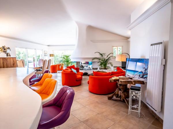 Corse : Solenzara, villa d'architecte pieds dans l'eau
