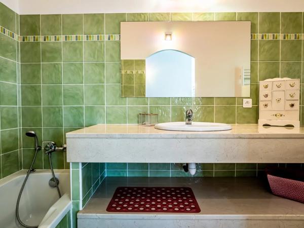 Corse : Solenzara, villa d'architecte pieds dans l'eau