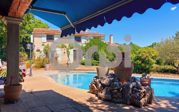 Maison à vendre    3 pièces • 186,35 m2 Reillanne