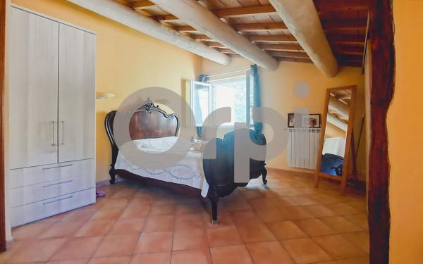 Maison à vendre    3 pièces • 186,35 m2 Reillanne