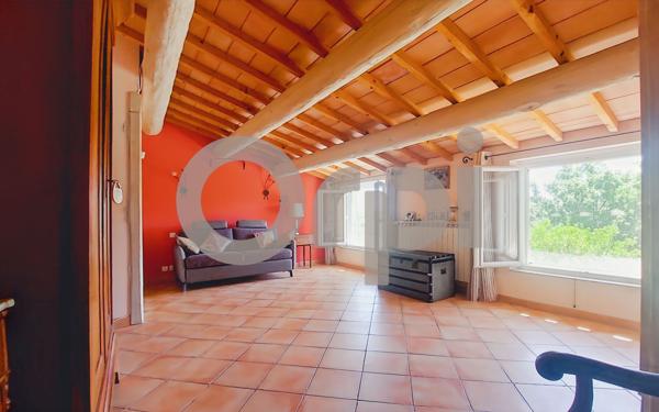 Maison à vendre    3 pièces • 186,35 m2 Reillanne