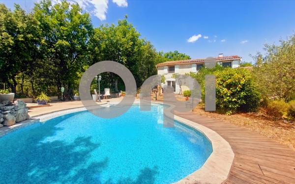 Maison à vendre    3 pièces • 186,35 m2 Reillanne