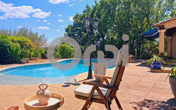 Maison à vendre    3 pièces • 186,35 m2 Reillanne