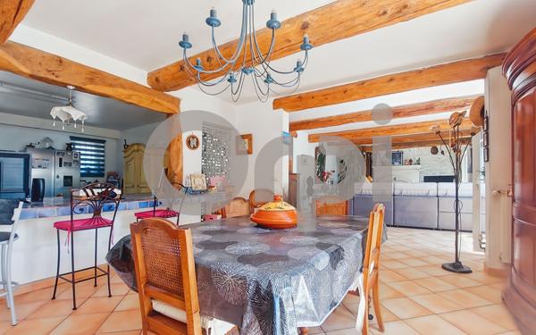 Maison à vendre    3 pièces • 186,35 m2 Reillanne