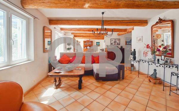 Maison à vendre    3 pièces • 186,35 m2 Reillanne