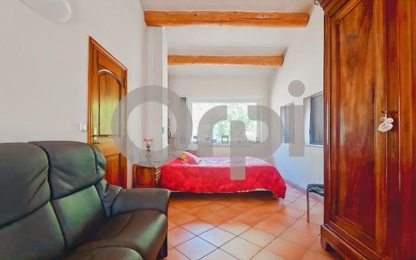 Maison à vendre    3 pièces • 186,35 m2 Reillanne