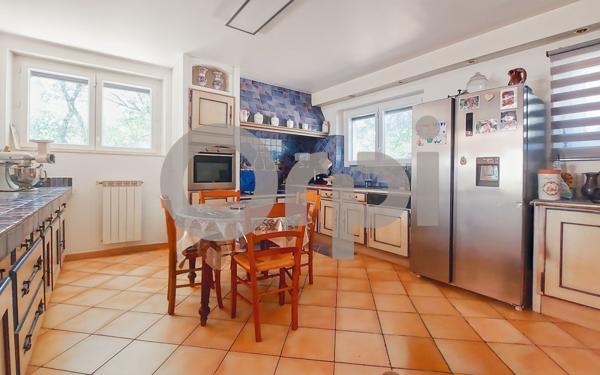 Maison à vendre    3 pièces • 186,35 m2 Reillanne