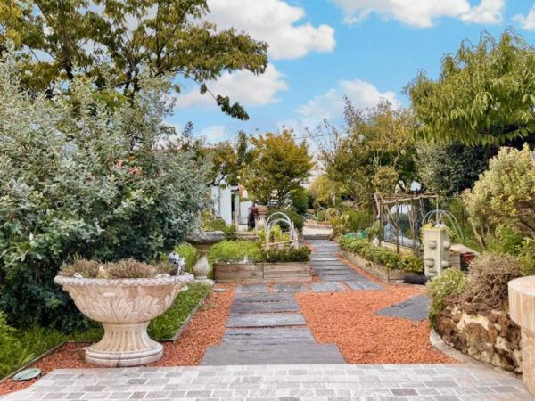 Talence Mairie – Maison de charme avec jardin, studio indépendant et garage double