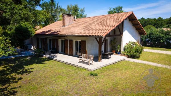 Vente                                                      Maison
                        
                     5 pièces                      160 m2                     à Sanguinet