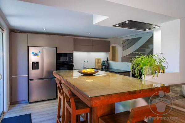 Vente                                                      Maison
                        
                     5 pièces                      160 m2                     à Sanguinet