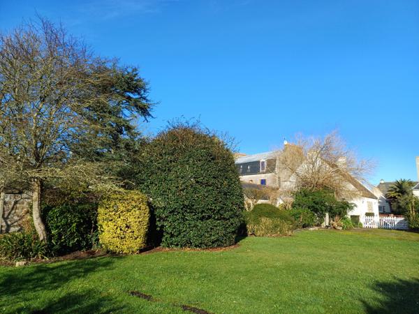 Plougasnou (29630) Plougasnou coeur du bourg, maison 5 chambres sur 1000 m2 de jardin sud.