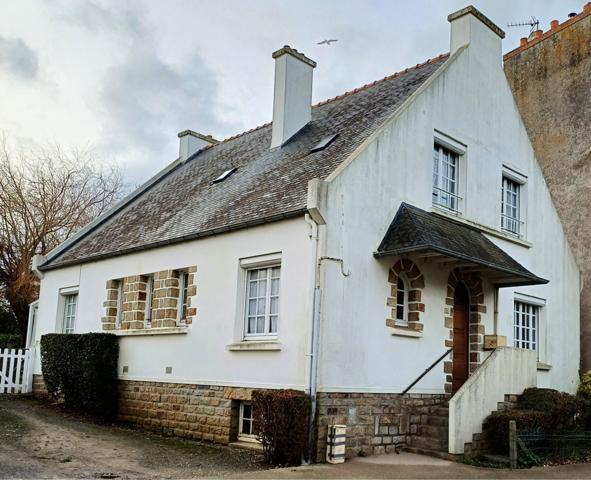 Plougasnou (29630) Plougasnou coeur du bourg, maison 5 chambres sur 1000 m2 de jardin sud.