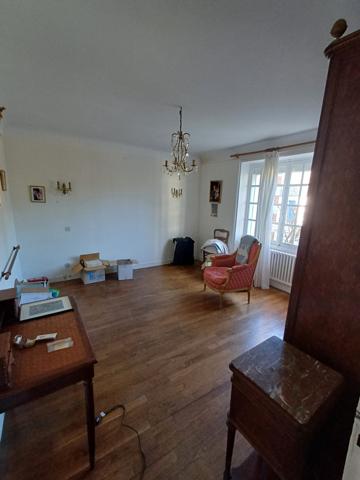 Plougasnou (29630) Plougasnou coeur du bourg, maison 5 chambres sur 1000 m2 de jardin sud.