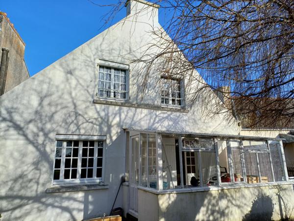 Plougasnou (29630) Plougasnou coeur du bourg, maison 5 chambres sur 1000 m2 de jardin sud.