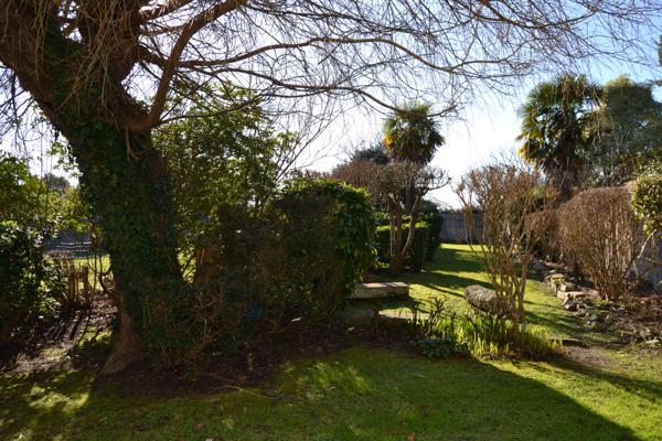 Plougasnou (29630) Plougasnou coeur du bourg, maison 5 chambres sur 1000 m2 de jardin sud.