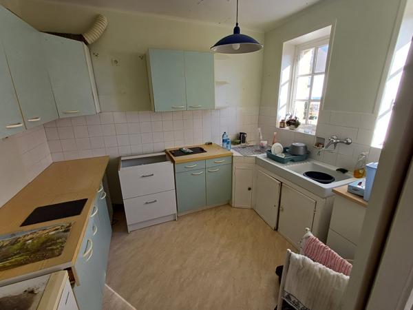 Plougasnou (29630) Plougasnou coeur du bourg, maison 5 chambres sur 1000 m2 de jardin sud.