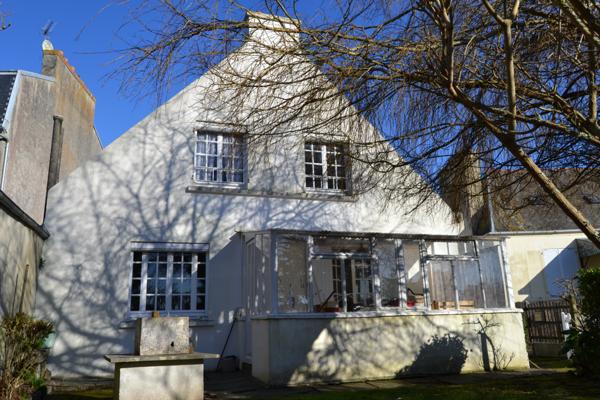 Plougasnou (29630) Plougasnou coeur du bourg, maison 5 chambres sur 1000 m2 de jardin sud.