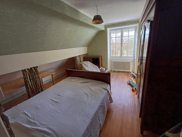 Plougasnou (29630) Plougasnou coeur du bourg, maison 5 chambres sur 1000 m2 de jardin sud.