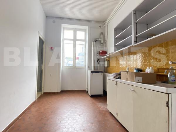 Immeuble de rapport avec local et logement – Hyper centre de Blaye –