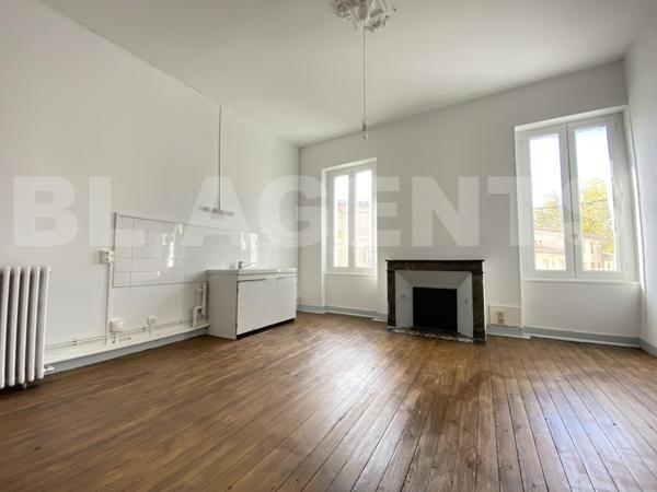 Immeuble de rapport avec local et logement – Hyper centre de Blaye –