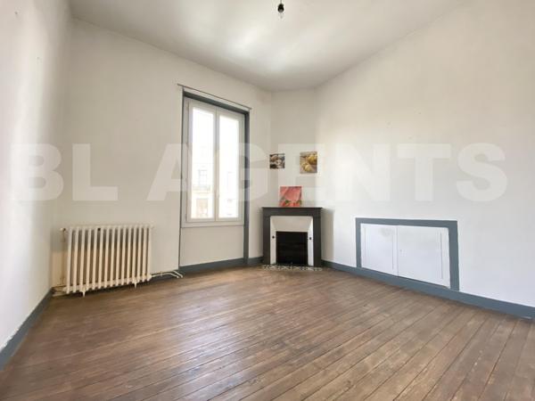 Immeuble de rapport avec local et logement – Hyper centre de Blaye –