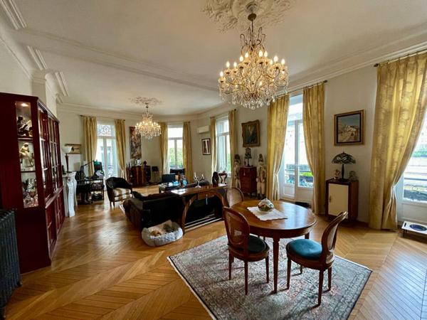 Élégance Haussmannienne au coeur de Toulon - Appartement de 152 m² avec balconnet, Haute Ville