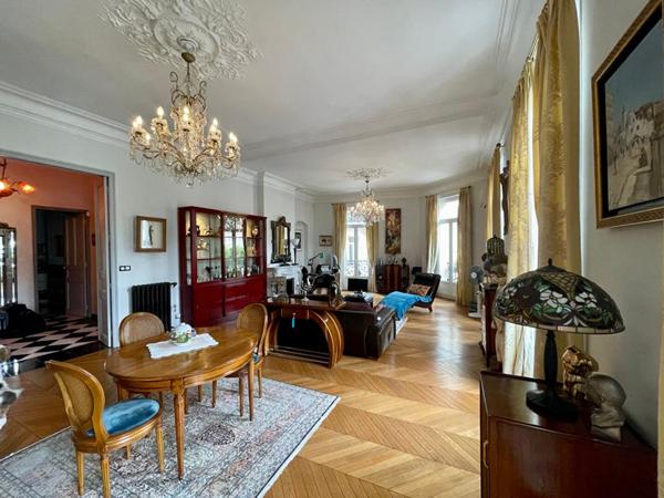 Élégance Haussmannienne au coeur de Toulon - Appartement de 152 m² avec balconnet, Haute Ville
