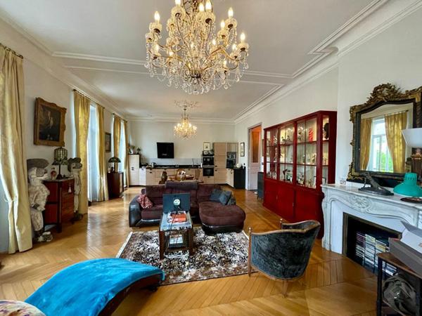 Élégance Haussmannienne au coeur de Toulon - Appartement de 152 m² avec balconnet, Haute Ville