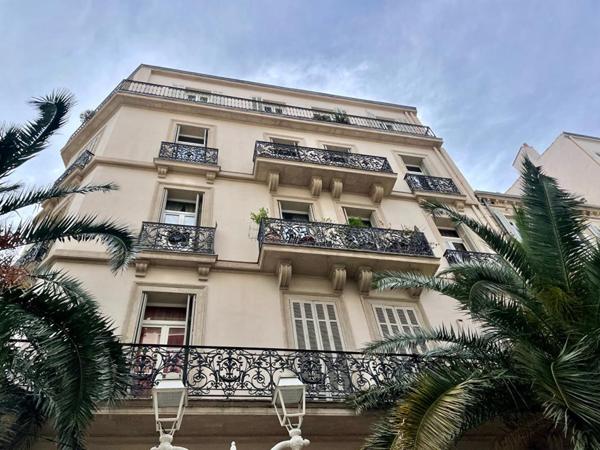 Élégance Haussmannienne au coeur de Toulon - Appartement de 152 m² avec balconnet, Haute Ville