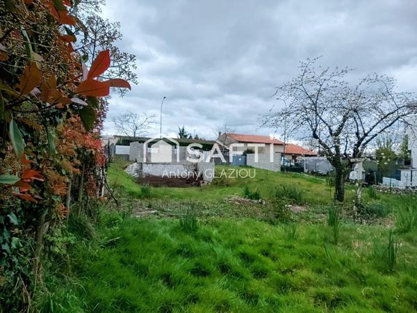 Terrain constructible (?> 200m2) et piscinable