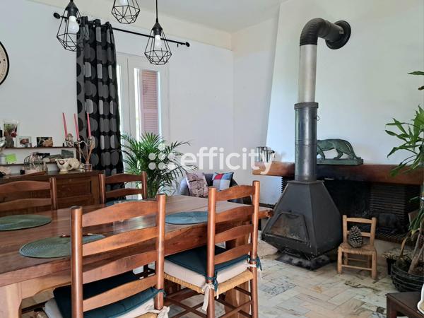Maison
         4 pièces
        - 250 m² 250 000 € *