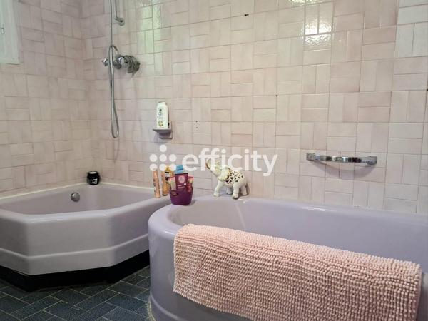 Maison
         4 pièces
        - 250 m² 250 000 € *