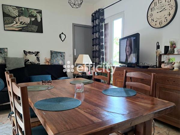 Maison
         4 pièces
        - 250 m² 250 000 € *