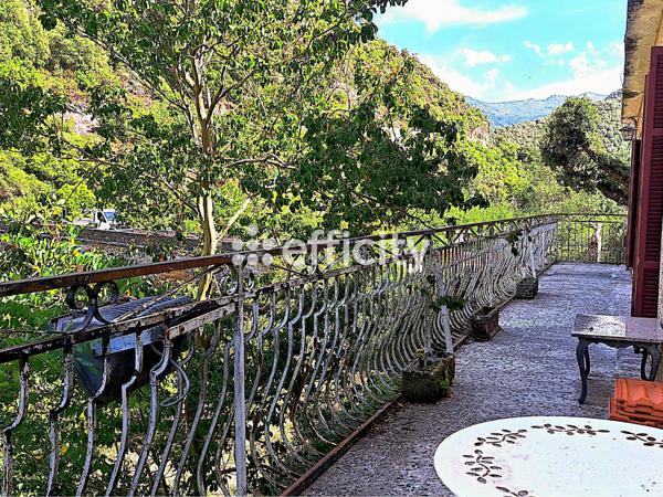 Maison
         4 pièces
        - 250 m² 250 000 € *