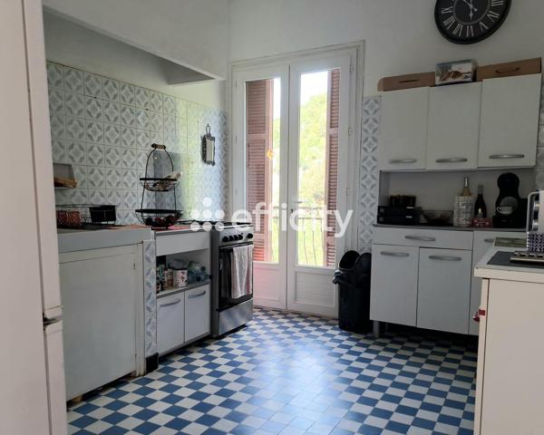 Maison
         4 pièces
        - 250 m² 250 000 € *