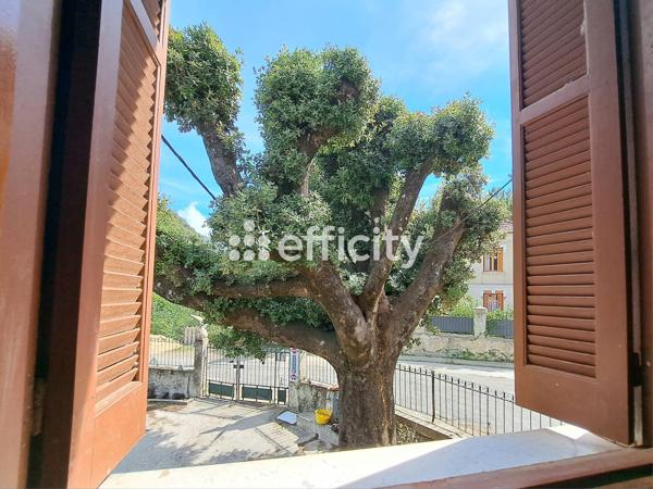 Maison
         4 pièces
        - 250 m² 250 000 € *