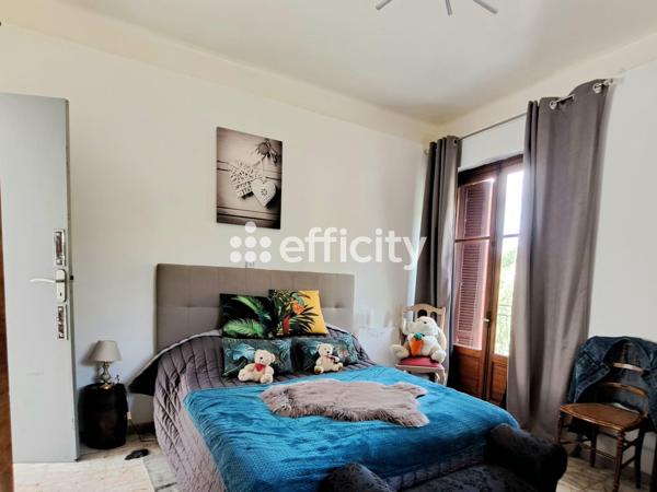 Maison
         4 pièces
        - 250 m² 250 000 € *