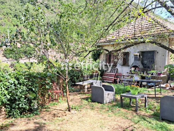Maison
         4 pièces
        - 250 m² 250 000 € *