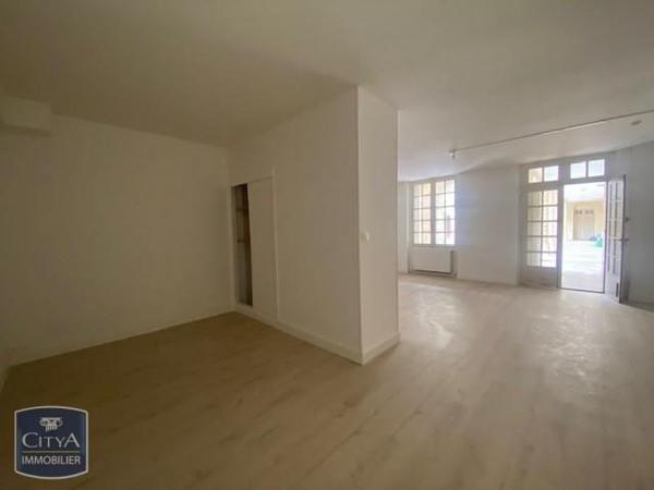 Appartement à louer 1 pièce 45.2m²