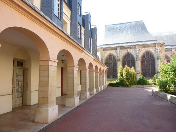 Appartement à louer 1 pièce 45.2m²