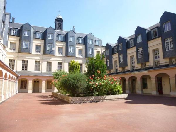 Appartement à louer 1 pièce 45.2m²