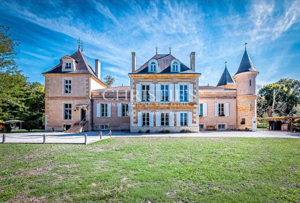 Magnifique château du XIXe siècle rénové, au charme intemporel, aux portes de Bordeaux